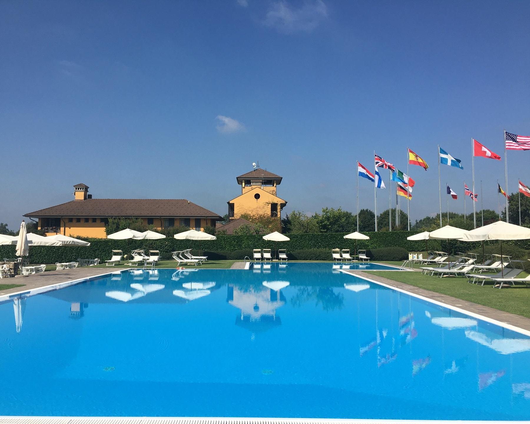 7 Nuits au Golf Hotel Castelconturbia avec petit déjeuner et 3 green-fees par personne (GC Castelconturbia, Bogogno et dei Laghi) Plus 1 dîner dans un restaurant de notre programme culinaire.